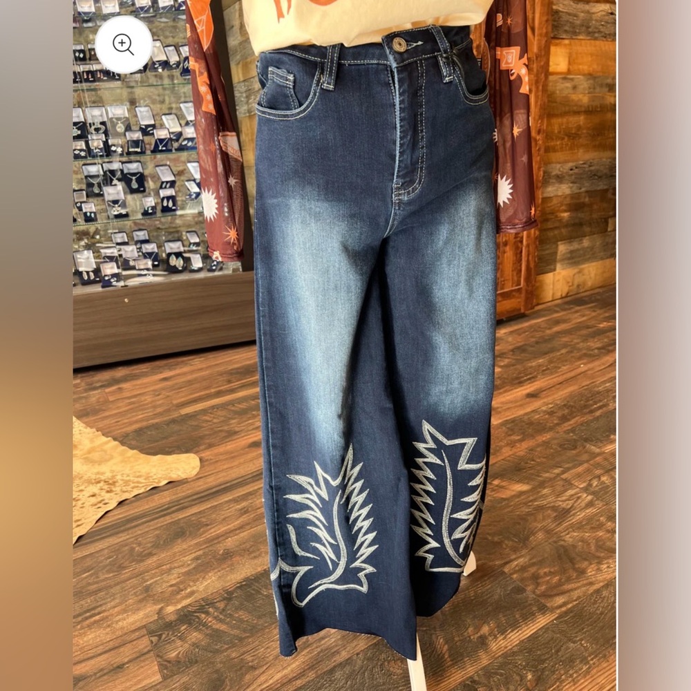 NWT LUCKY & BLESSED Boot-Stitched Cropped Wide Leg Jeans Size 6